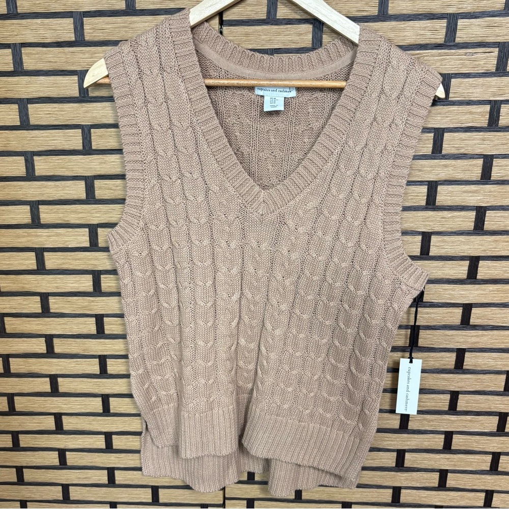 Cupcakes & Cashmere Tan‎ Cable Knit Sweater Vest Size Medium